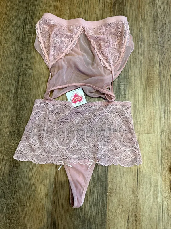 Soft Lace Bralette/Bandeau/Thong Set - Pink - Image 2