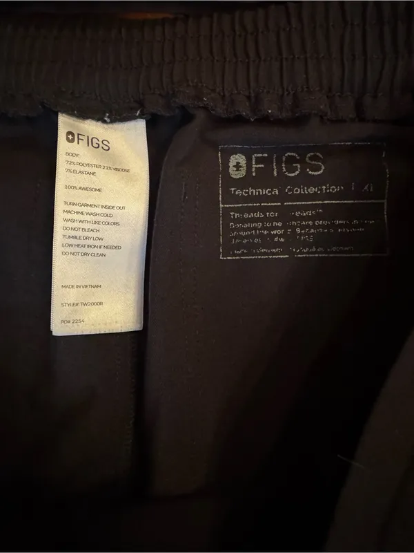 FIGS Technical Collection Black Scrub Set Women's XL EUC V-Neck Straight Leg - Image 2