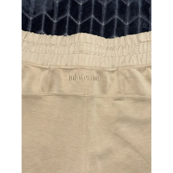 Lululemon Women's Soft Ambitions High Rise Shorts Trench Pocketed Size 6 - Image 6