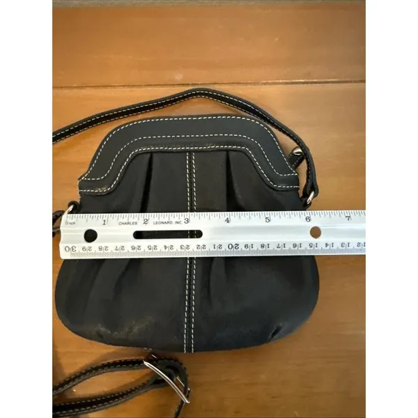 Levenger Carezza On-the-Town Black Leather Pouch Cross Body/Shoulder Bag in EUC‎ - Image 10