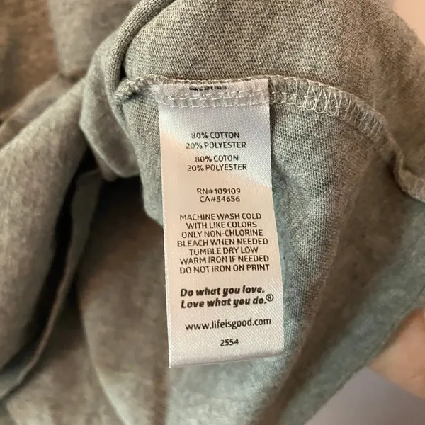 Life Is Good Gray Crusher Tee Snowman Winter Gorpcore Casual Women's size Small - Image 9