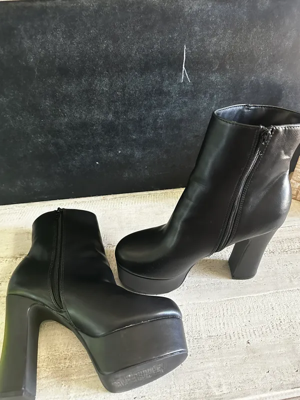 Boutique Black Platform Booties Size 8.5 - Image 3