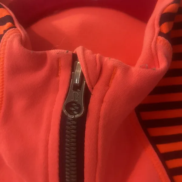 Lululemon Forme Jacket Light Flare / Classic Stripe Light Flare Size 8 EUC - Image 3