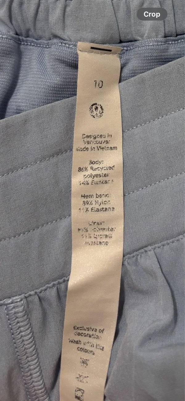 Lululemon Hotty Hot Shorts 2.5 low rise - Image 4