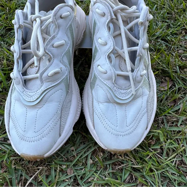 Adidas Ozweego Women’s 8.5 Off White Linen Green Gum Sneakers Running Shoes - Image 3
