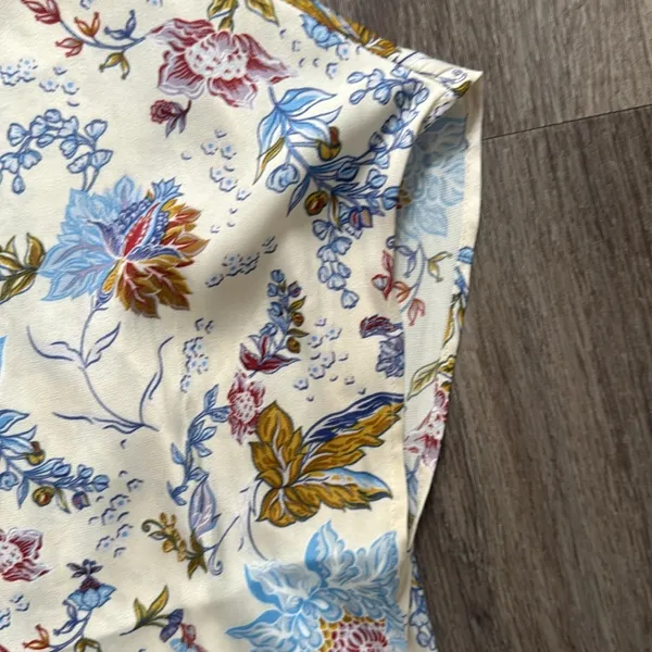 Joie Cream and Blue Floral Blouse Medium Button Down Satin Top - Image 5