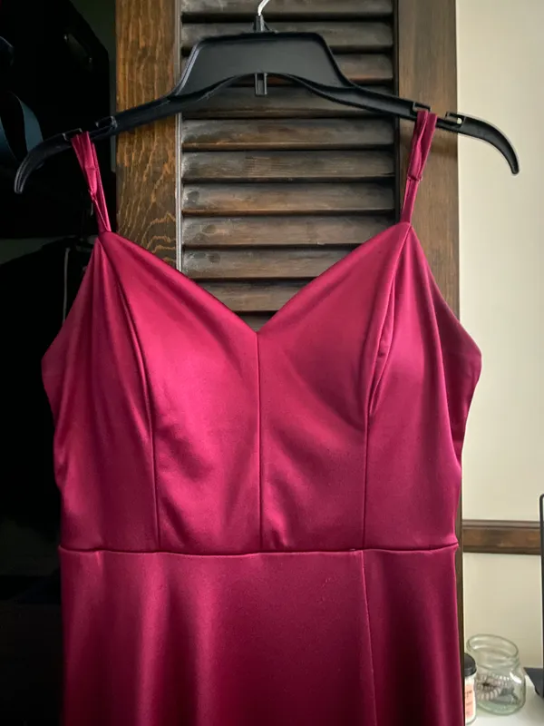 Macy's maroon prom dress - Image 3
