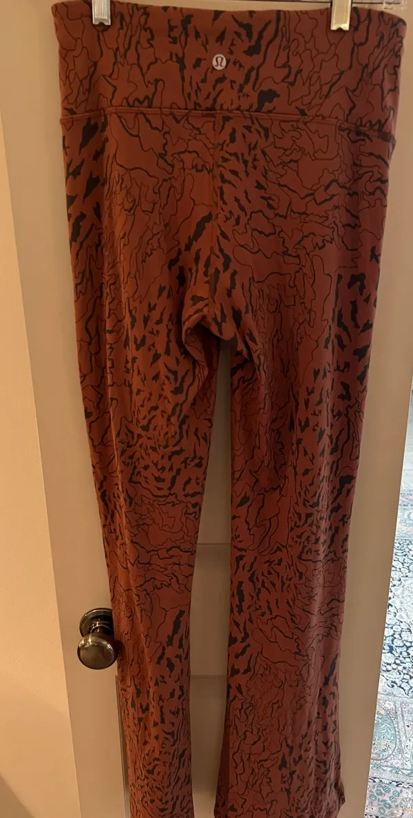 Lululemon Yoga Pants 32 inseam - Image 2