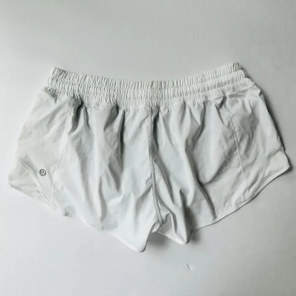 Lululemon Hotty Hot II Low Rise Short 2.5" White Size 10 Run Gym - Image 5