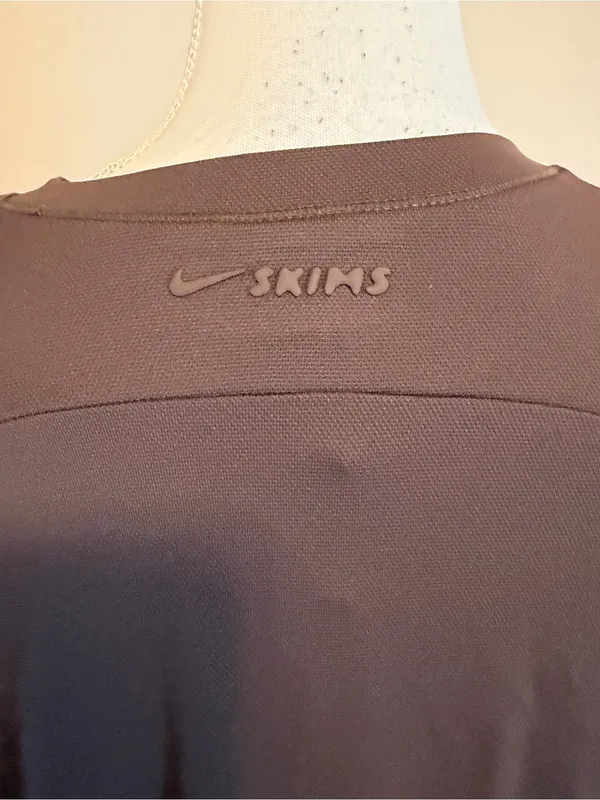 NWT Nike Skims Airy baby tee size XL dark sepia sold out color - Image 6