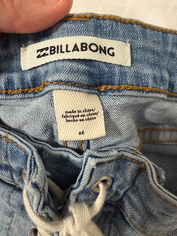 Billabong Low-Rise Shorts Denim - Image 3