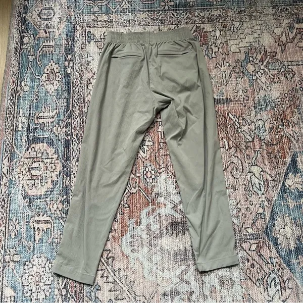 Athleta Mod Trekkie Crop Jogger Pants Ankle Zip Pull On Woven Light Gray Size 8 - Image 10