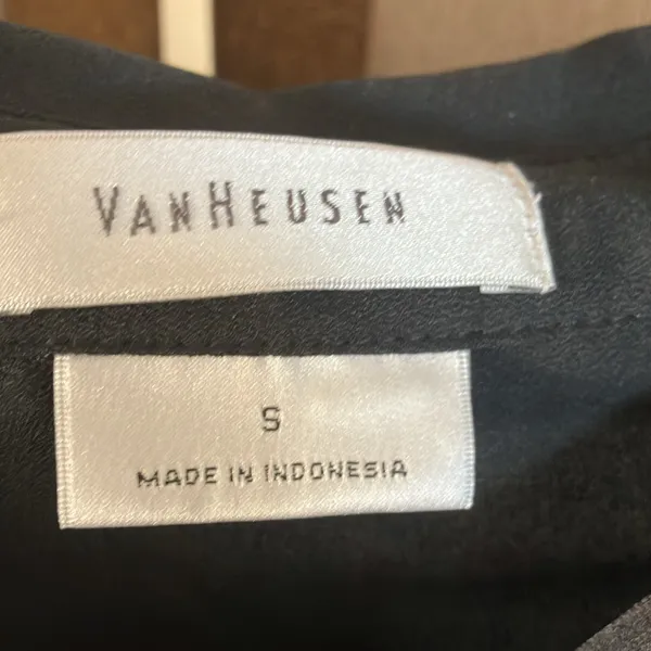 FINAL MARKDOWN Van Heusen Black Fitted Button Down Polo Collar Shirt small - Image 3