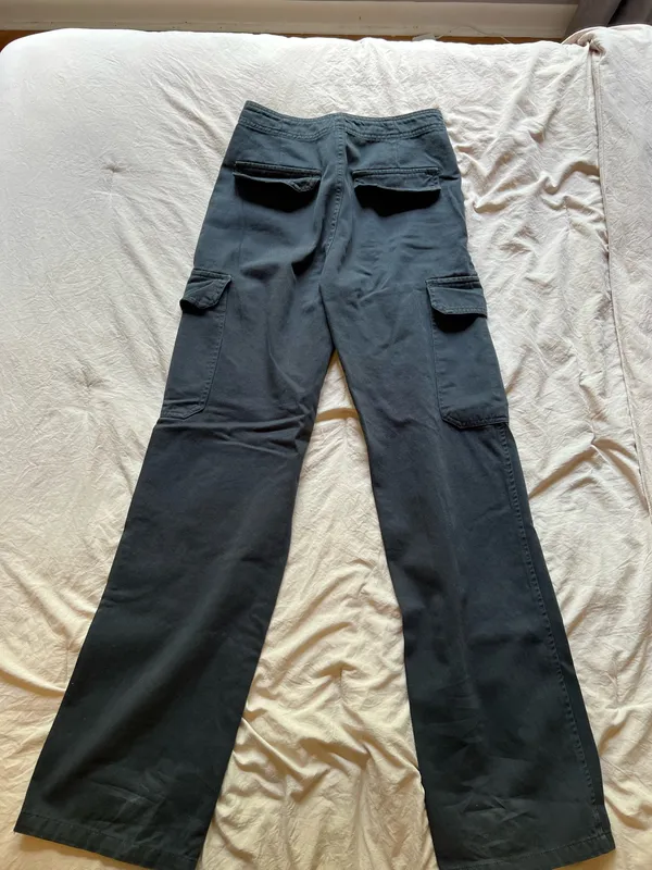 Navy Blue Zara straight leg cargo pants -great condition -pants legs are long #zara #cargopants #navyblue #pants - Image 4