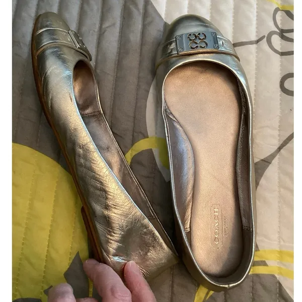 Coach "London" Women’s Metallic Kid Gold Leather Ballet Flats (Style A2910) Sz 8 - Image 3
