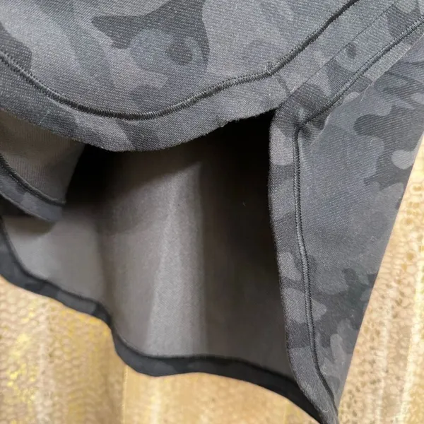 Lululemon Athletica‎ City Skirt Savasana Camo Black Gray Soot 8 - Image 4