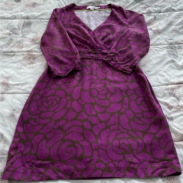 Boden purple black floral geometric print V-neck shift mini dress, size 6 preppy - Image 9