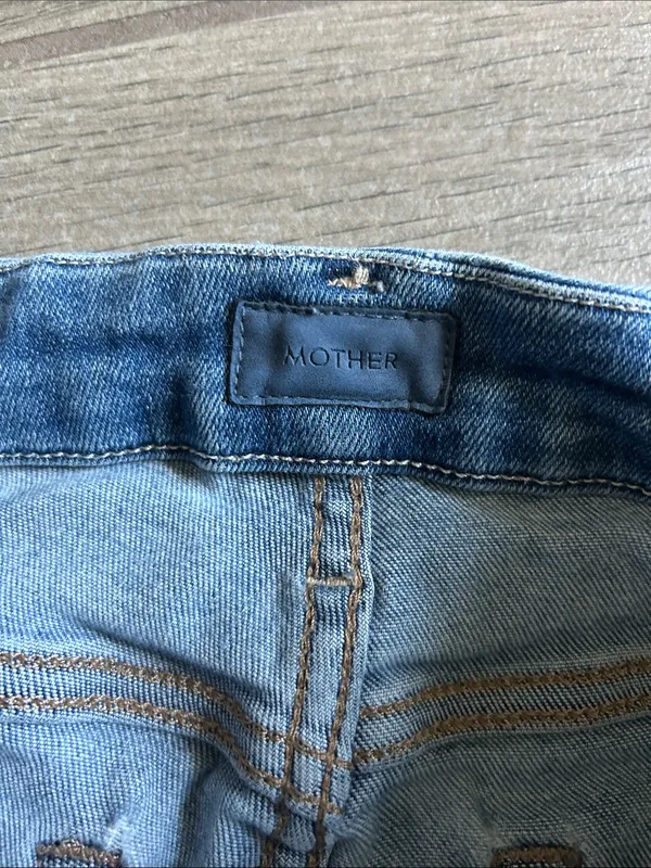 MOTHER Women's the looker Crop Jeans - Medium Blue Wash - Image 2