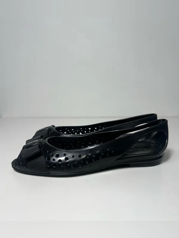 Salvatore Ferragamo Nilly Nara Vara Bow Perforated Peep Toe Jelly Flat Slides - Image 9