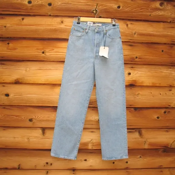 NWT Levi's Ribcage Straight Ankle Jeans - Image 3