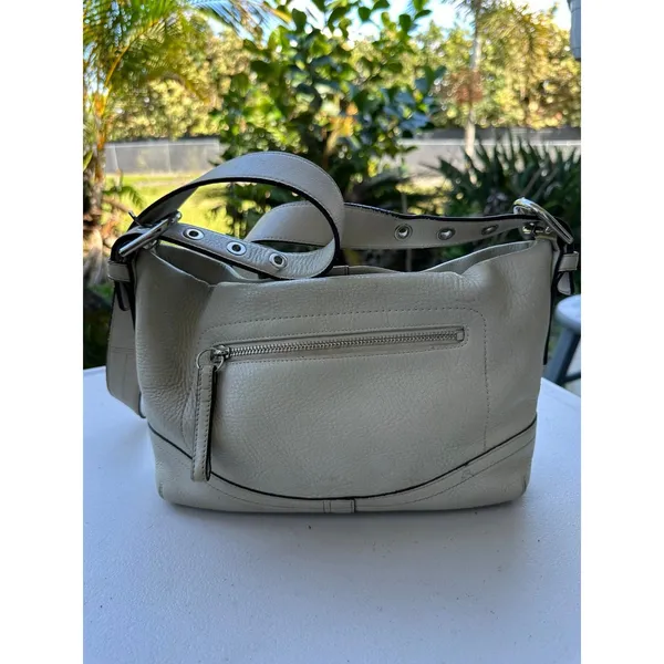 Vintage Coach F10942 Soho Collection Pebbled Leather Baguette Shoulder Bag - Image 2
