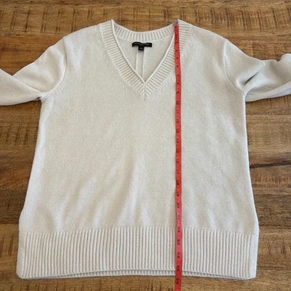 Banana Republic V-Neck Cricket Sweater Women M Oatmeal Tennis Preppy Lightweight - Image 8