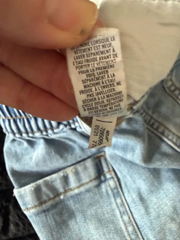Aerie high rise blue denim shorts distressed raw hem size small. - Image 4