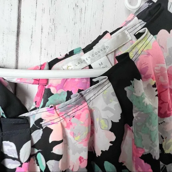 Lauren Conrad Women's Floral Print Tie Back Pleated Neck Blouse Sz M - Image 9