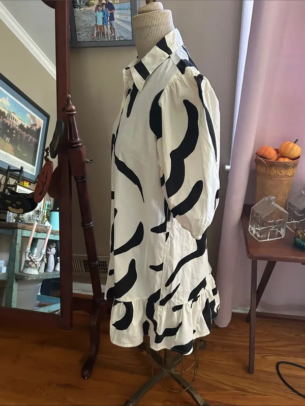 Sincerely J Women's Black & White Abstract Button-Down Mini Dress | Size Medium - Image 4
