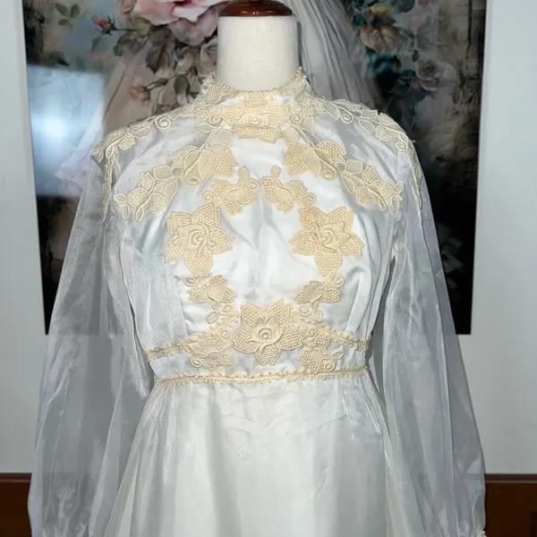 Pretty Vintage 1970s Organza Wedding Gown! - Image 4