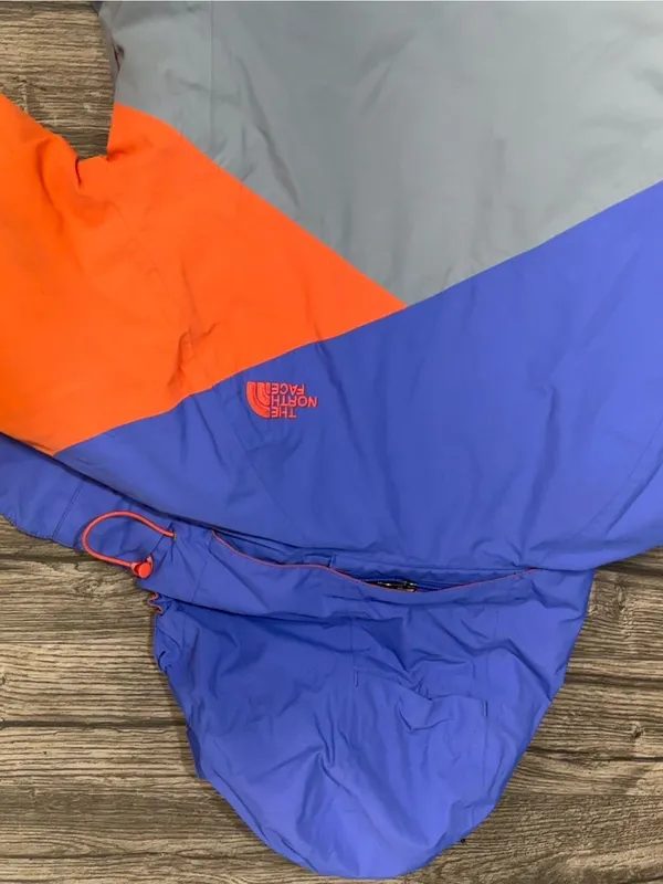 The North Face Women’s HyVent Insulated Colorblock Ski Jacket Small - Image 9