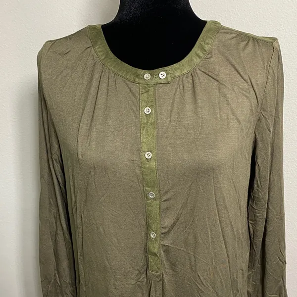 'VERY J' brand Small Olive Roll Button Sleeve Hi-Low Henley Office Blouse - Image 8
