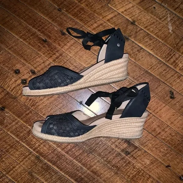 Uggs Delmer navy woven raffia strappy size 7 peep toe wedge sandals - Image 4