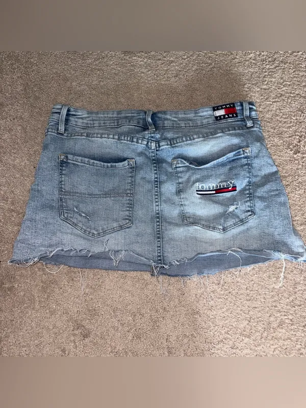 Tommy Hilfiger Light Blue Distressed Denim Mini Skirt - Image 4