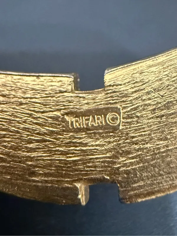 Vintage Signed TRIFARI Gold-tone Off White Enameled Greek Key Style Necklace - Image 11