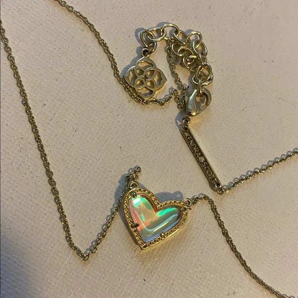 Kendra Scott iridescent Heart pendant necklace - Image 3