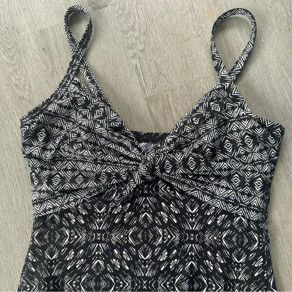 MiracleSuit One Piece Swim Suit Black Underwire Women’s 8 See Measurements - Image 4