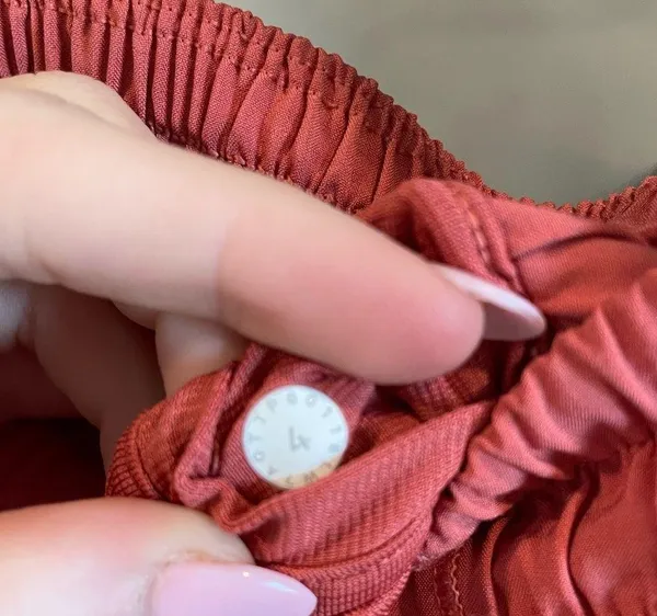 RARE COLOR Lululemon Hotty Hot Shorts Size 4 - Image 3