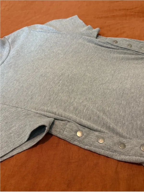 We The Free Free People Heather Gray Mock Neck Short-Sleeve Top w/Statement Side Buttons EUC - Image 4