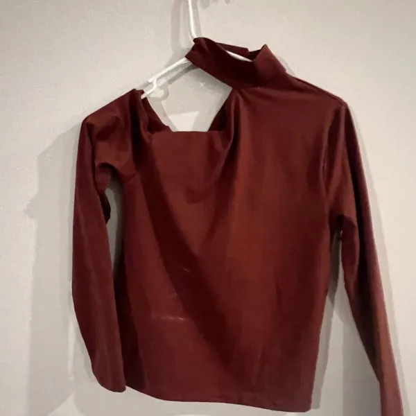 NWT Abercrombie & Fitch Long-Sleeve Seamless Fabric Asymmetrical Cutout‎ Top S - Image 4