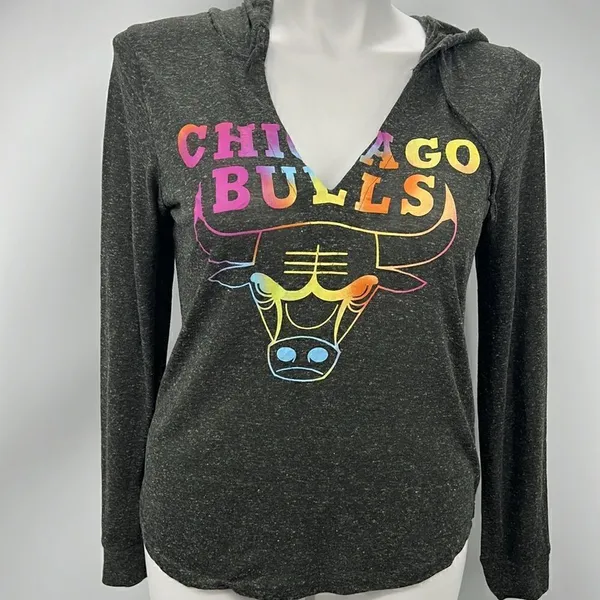 NBA Chicago Bulls lightweight hoodie size large - Image 2