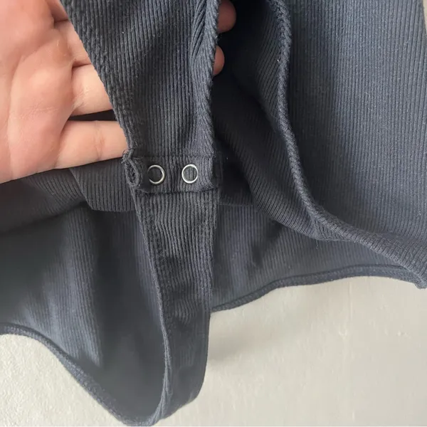 American Eagle Black Ribbed Short Sleeve Bodysuit Size Large - Image 2