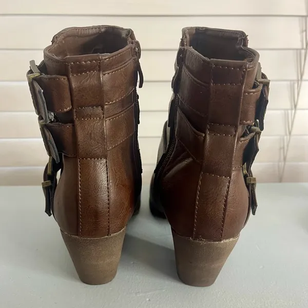 DkDk Brown Ankle Boots. Size 8 - Image 5