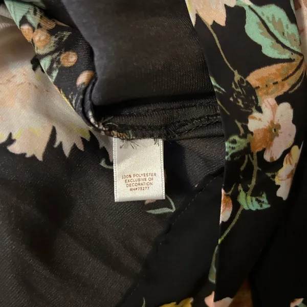 Lauren Conrad Floral Blouse size medium - Image 4