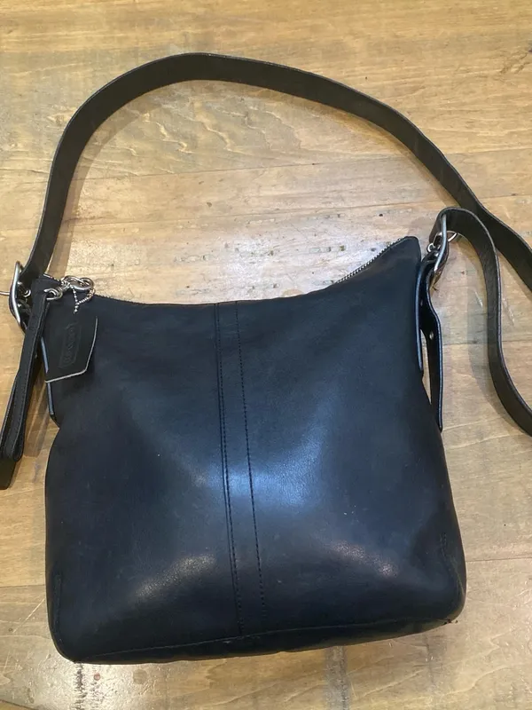 Vintage Coach Legacy Slim Duffle 9326 Black Leather Shoulder Bag - Image 3
