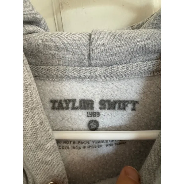 Taylor Swift‎ 1989 gray hoodie size small - Image 4