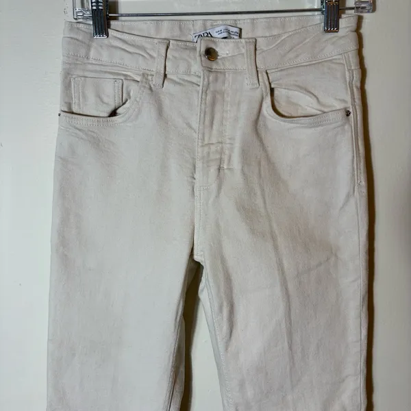 ZARA Off-White‎ High Rise Straight Leg Jeans Raw Hem Size 4 - Image 2