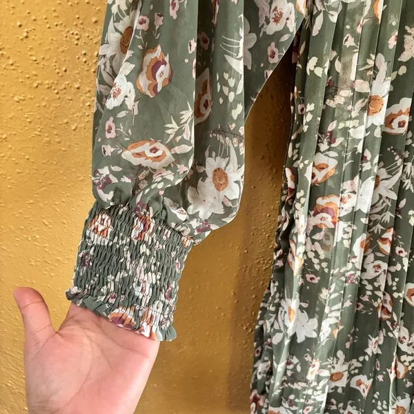 She + Sky Olivia Dress Olive Floral Pleated Mini V-Neck Open Back NWT Large - Image 3