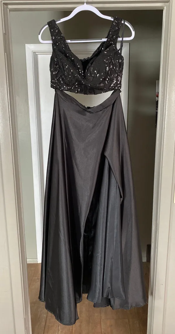 Windsor Black Prom Dress - Image 2
