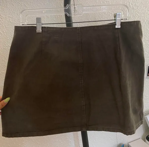 green mini skirt - Image 2